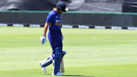 টেন্ডুলকারকে ‘মুক্তি’ দিয়ে যে অনাকাঙ্ক্ষিত রেকর্ড গড়লেন কোহলি