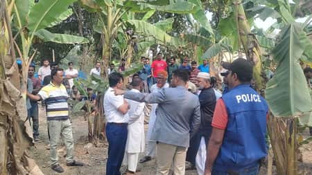 গাজীপুরে কলা বাগান থেকে গৃহবধূর পোড়া মরদেহ উদ্ধার গাজীপুরে কলা বাগান থেকে গৃহবধূর পোড়া মরদেহ উদ্ধার