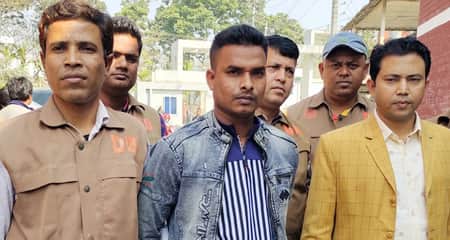 নৌবাহিনীর সদস্য পরিচয়ে ১৩ বিয়ে, গ্রেফতারের পর থানায় হাজির ৬ স্ত্রী প্রতারক