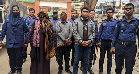 প্রাথমিক শিক্ষক নিয়োগ পরীক্ষায় ডিভাইস ব্যবহার, আটক ৩ শিক্ষক নিয়োগ পরীক্ষা