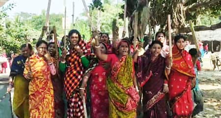গভীর রাতে কম বয়সী গৃহবধূদের তুলে নিয়ে যেত ওরা বয়সি গৃহবধূদের