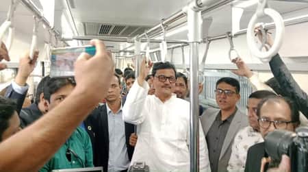 সময় যে কত মূল্যবান ঢাকার মানুষ সেটা বুঝতেছি : মেট্রোরেলে চড়ে নৌ প্রতিমন্ত্রী মেট্রোরেলে চড়ে নৌ প্রতিমন্ত্রী