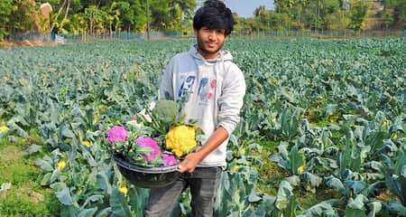 ঋণের চাপে আ.ত্ম.হ.ত্যা.র সিদ্ধান্ত নেওয়া যুবক আজ সফল উদ্যোক্তা সফল উদ্যোক্তা