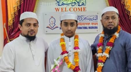 শবে বরাতে ১ বৈঠকে নির্ভুলভাবে কোরআন মুখস্ত শোনাল ১২ বছরের শিশু