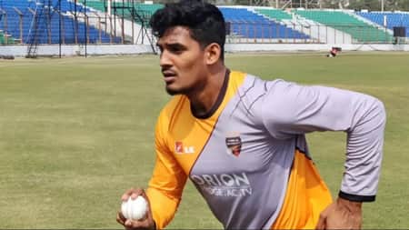 বিপিএলে লজ্জার রেকর্ড গড়লেন মুশফিক পেসার মুশফিক হাসান