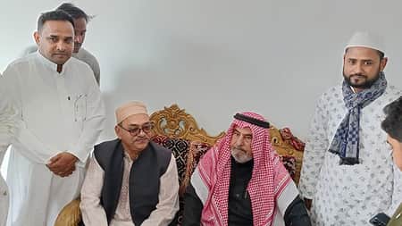 নামাজ আদায়ের জন্য ৪ মেয়েকে নিয়ে বাংলাদেশে সৌদি নাগরিক