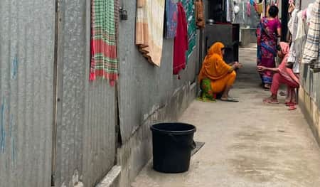প্রতিদিন একজন-একজন করে মরার খবর পাইতাছি