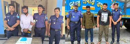 সাড়ে ৭ স্বর্ণ ও ট্রাকসহ ১৩৫ বস্তা গোখাদ্য উদ্ধার, গ্রেপ্তার ৩