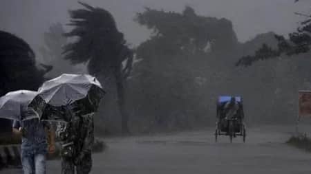 দুপুরের মধ্যে যেসব অঞ্চলে ধেয়ে আসছে ঝড়