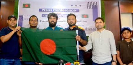 মাউন্ট এভারেস্ট ও লোৎসে অভিযানে যাচ্ছেন চট্টগ্রামের বাবর আলী চট্টগ্রামের বাবর আলী