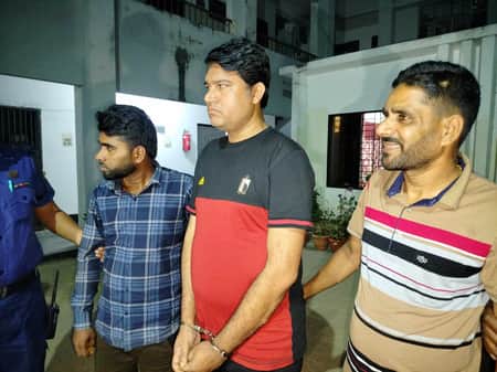 ভুয়া সচিবসহ ৩ প্রতারক গ্রেফতার