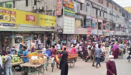 ফের হকারদের দখলে ফুটপাত