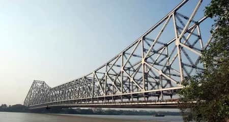 হাওড়া ব্রিজ কেন রাত ১২টার সময় বন্ধ রাখা হয়? জানলে চমকে উঠবেন Howrah Bridge