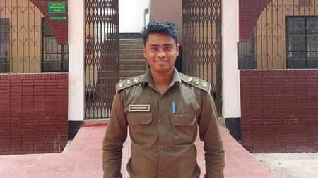 পাহাড় কেটে মাটি পাচার, বাধা দেওয়ায় বন কর্মকর্তার প্রাণ নিল ডাম্প ট্রাক bon kormokorta