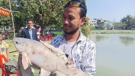 ‘এক টাকা’ টিকিটে ছিপ বড়শিতে মাছ ধরার সুযোগ fish