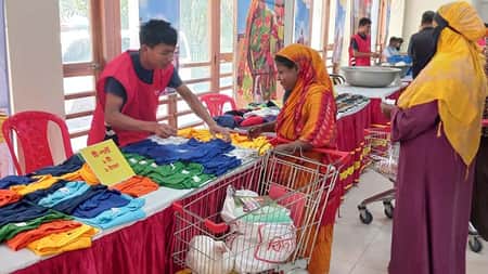 রাজবাড়ীতে ১০ টাকায় দেড় হাজার টাকার বাজার!