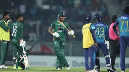 আউট ভেবে হাঁটা শুরু, বাউন্ডারি লাইন থেকে সৌম্যকে ফেরালেন আম্পায়ার