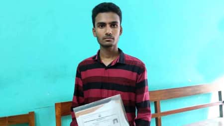 দিনমজুরি করে ঢাবিতে চান্স, অর্থাভাবে ভর্তি অনিশ্চিত ফোরকানের ফোরকান