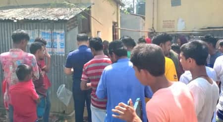 শ্রীপুরে তালাবদ্ধ ঘরে মিললো নারীর গলাকাটা মরদেহ শ্রীপুরে তালাবদ্ধ ঘরে মিললো নারীর গলাকাটা মরদেহ