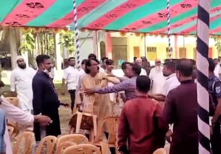 টাকা ভাগাভাগি নিয়ে বাকবিতণ্ডা