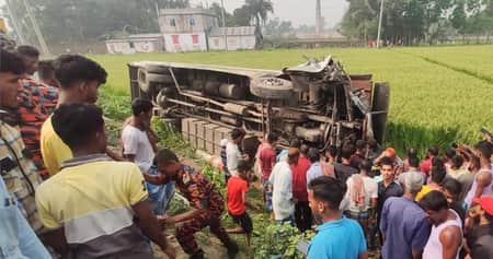 ময়মনসিংহে দুই বাসের মুখোমুখি সং ঘ র্ষে ২ জনের প্রাণহানি