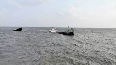বঙ্গোপসাগরে কার্গো জাহাজ ডুবি: উদ্ধার ১১ নাবিক, নিখোঁজ ১ bongoposagor