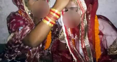 টাঙ্গাইলে দুই যুবতীর বিয়ে, পরে আদালতে সমর্পন girl