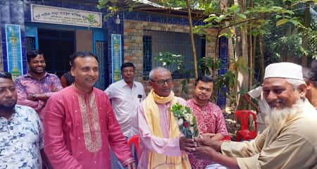 জায়গা নেই কবরস্থানের, এগিয়ে এলো হিন্দু পরিবার hindu poribar