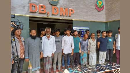 যাত্রী সেজে মোবাইল ছিনতাই করত ওরা