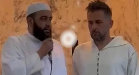 গা জা বা সী র দৃঢ়তা দেখে ফরাসি কোচের ইসলাম গ্রহণ