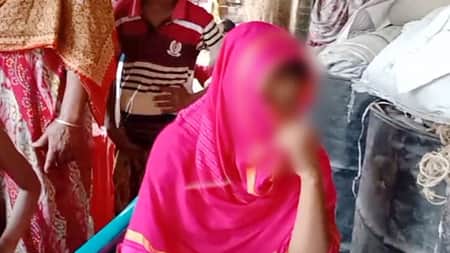 অনশনে কলেজছাত্রী