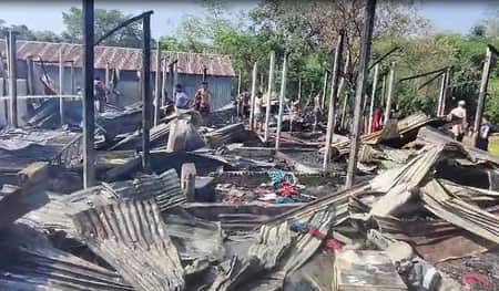 গাজীপুরে আগুনে পুড়লো কলোনির ৬০ ঘর গাজীপুরে আগুনে পুড়লো কলোনির ৬০ ঘর