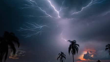গাজীপুরে বজ্রপাতে প্রাণ গেল নারীর শ্রীপুরে বজ্রপাতে প্রাণ গেল নারীর