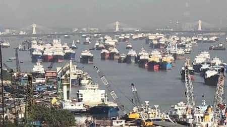চট্টগ্রাম বন্দরে সব কার্যক্রম বন্ধ ঘোষণা Ghurni