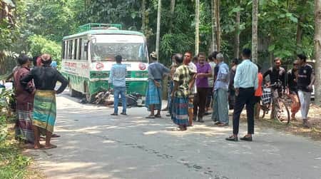 স্কুলবাসের চাপায় মোটরসাইকেল আরোহী তরুণের মৃ-ত্যু Manikganj