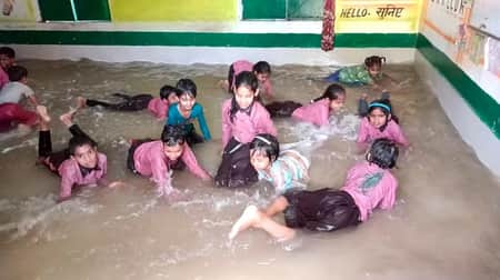 তীব্র গরমে শিক্ষার্থীদের ধরে রাখতে স্কুলে সুইমিংপুল Student