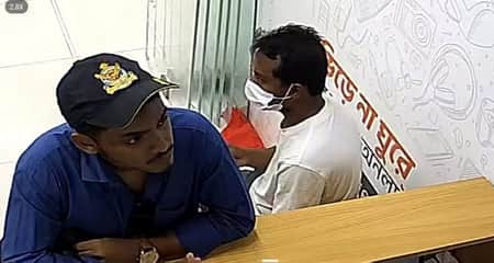 সারাদিন ক্রেতা সেজে ঘোরাঘুরি, পরে চুরি করেন আইফোন Tejgoan