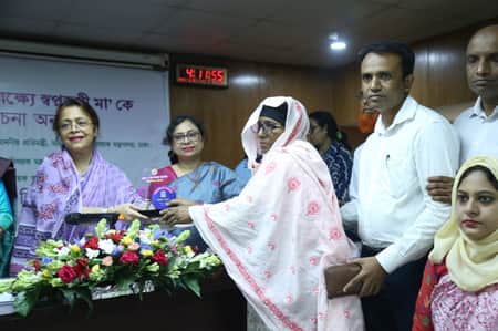‘স্বপ্নজয়ী মা’ সম্মাননা পেলেন পাবনার রহিমা খাতুন Rahima