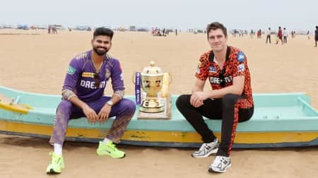 ট্রফির বাম পাশে বসলেই কি ভাগ্য খুলে যায় কামিন্সের?
