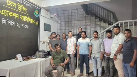 দুই ব্যাগ টাকাসহ চেয়ারম্যান প্রার্থী আটক