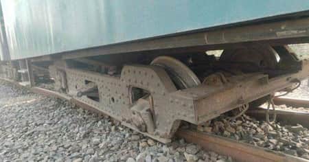 গাজীপুরে তুরাগ কমিউটার ট্রেনের বগি লাইনচ্যুত train