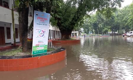 বৃষ্টিতে জলাবদ্ধতায় কুড়িগ্রাম শহর