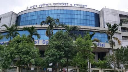 ছিনতাইয়ে বাধা, হিজড়াদের ছোড়া ইটে চোখ হারালেন এসআই এসআই