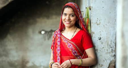 ভারতের যে গ্রামের মেয়েদেরকে কাপড় ছাড়াই থাকতে হয় indian village girl