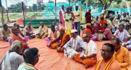 রমরমিয়ে চলছে বর কেনার হাট, পাবেন স্পেশাল সুবিধাও বর কেনার হাট