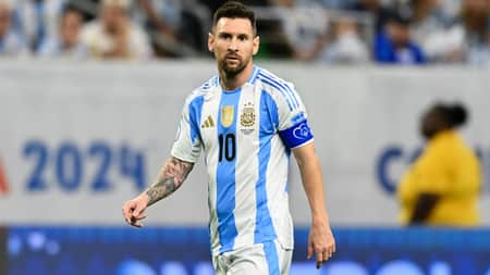 রেকর্ড থেকে ক্রমশ দূরে সরে যাচ্ছে মেসি Messi