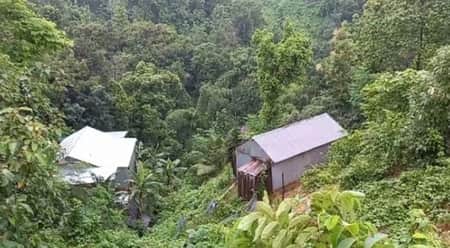 নিশ্চিত মৃত্যু জেনেও পাহাড়ে বসবাস Pahar