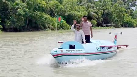 মোস্তফার বানানো ‘বিমান’ চলছে পানিতে borishal01