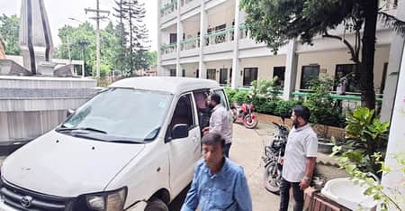 গাসিক থেকে ফাইল সরানোর চেষ্টা, আটকে দিলো শিক্ষার্থীরা গাসিক থেকে ফাইল সরানোর চেষ্টা, আটকে দিলো শিক্ষার্থীরা