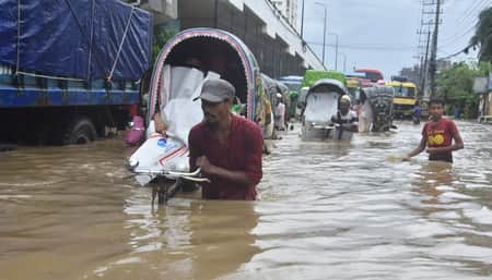 টানা বৃষ্টিপাতে আবারও জলাবদ্ধ চট্টগ্রাম, মানুষের দুর্ভোগ চরমে